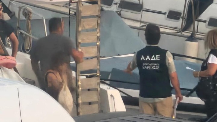Ελεγχος της ΑΑΔΕ για φοροδιαφυγή σε ημερόπλοια της Σαντορίνης